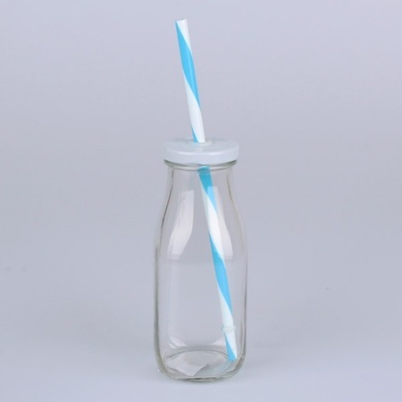 Butelka mleczna 250 ml z niebieską słomka