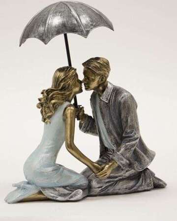 Figurka Całująca Się Para pod parasolką