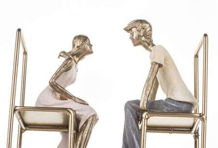 Figurka Para na krzesłach tworzywo 23,5x23x8 cm