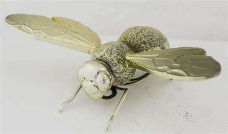 Figurka Pszczoła kolor złoty waga 0,22kg wys.22cm