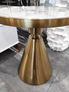 Borti luksusowy złoto-biały stolik kawowy w kształcie klepsydry