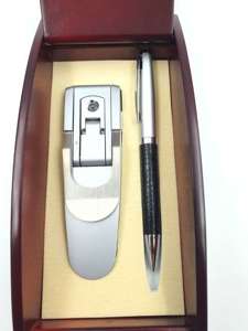 Długopis i latarka w pudełku drewnianym